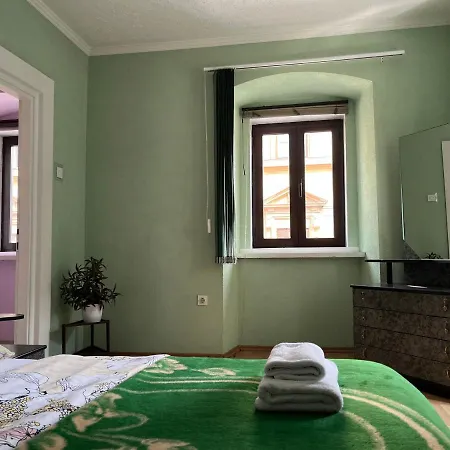 Apartman Lora *